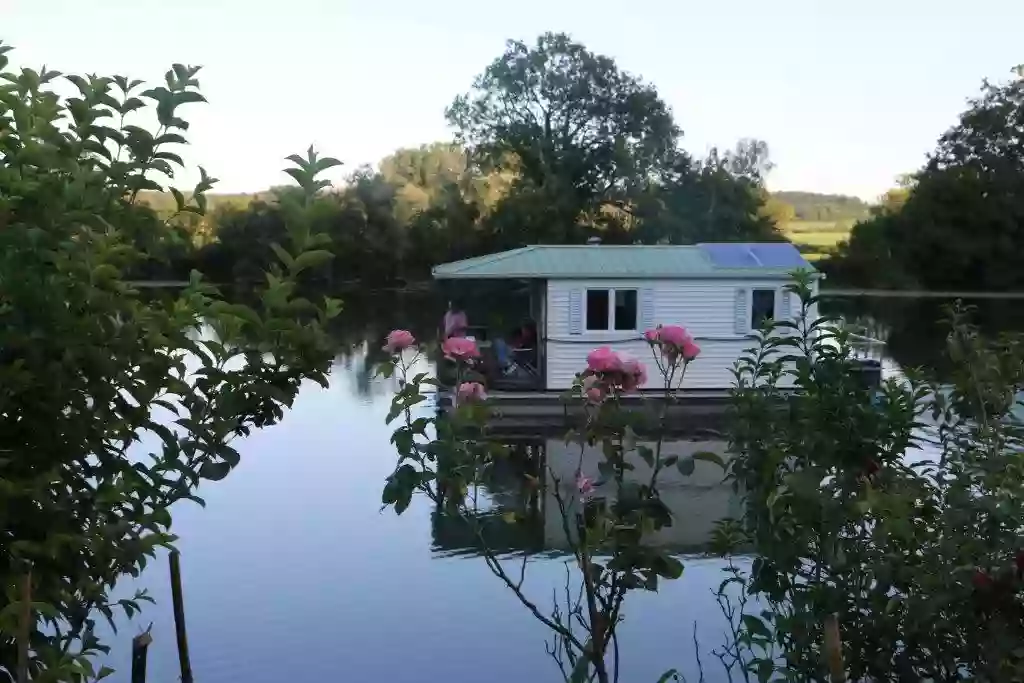 Cottage flottant insolite jacuzzi OUGES