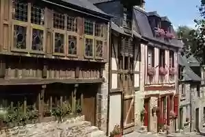 Le Logis du Jerzual : Chambres d'hôtes avec jardin, à 50m de la rivière La Rance proche Saint-Malo Bretagne