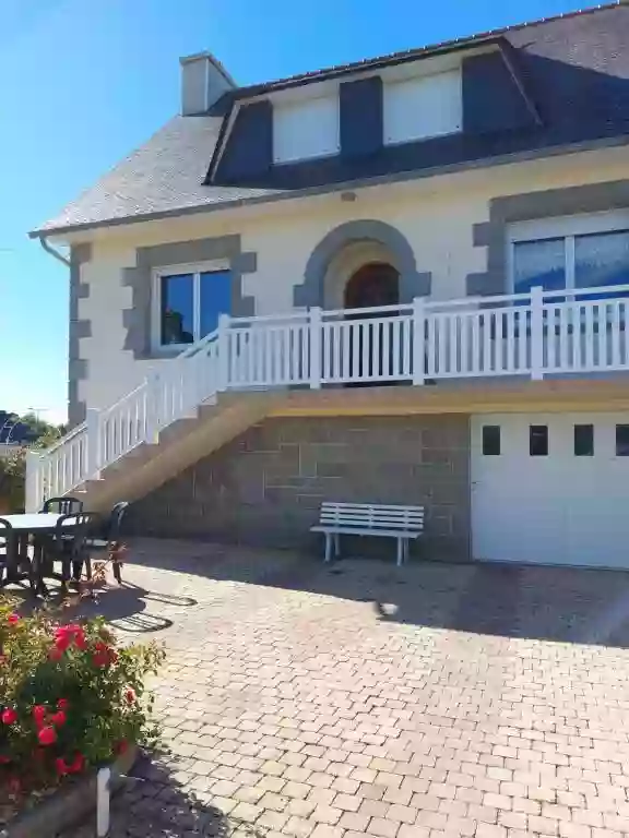 Gîte TY ANN : Location maison de vacances pour 8 personnes avec 2 chambres, terrasse, jardin, proche mer, Perros Guirec et Côte de granit rose à Penvénan, Côtes-d’Armor, Bretagne