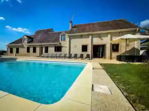 Homazing : Villas festives à 1H30 de Paris / 1h d'Orléans avec piscine privée