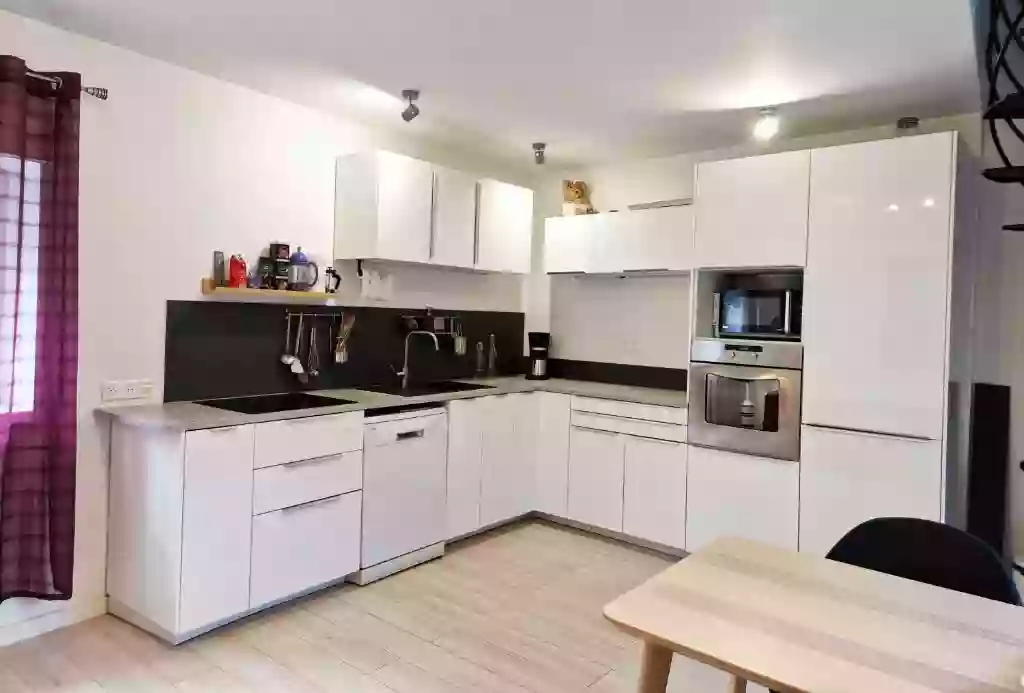 Gîte, studios, hôtels, 37eu à 95eu, kitchenette TV SdB...