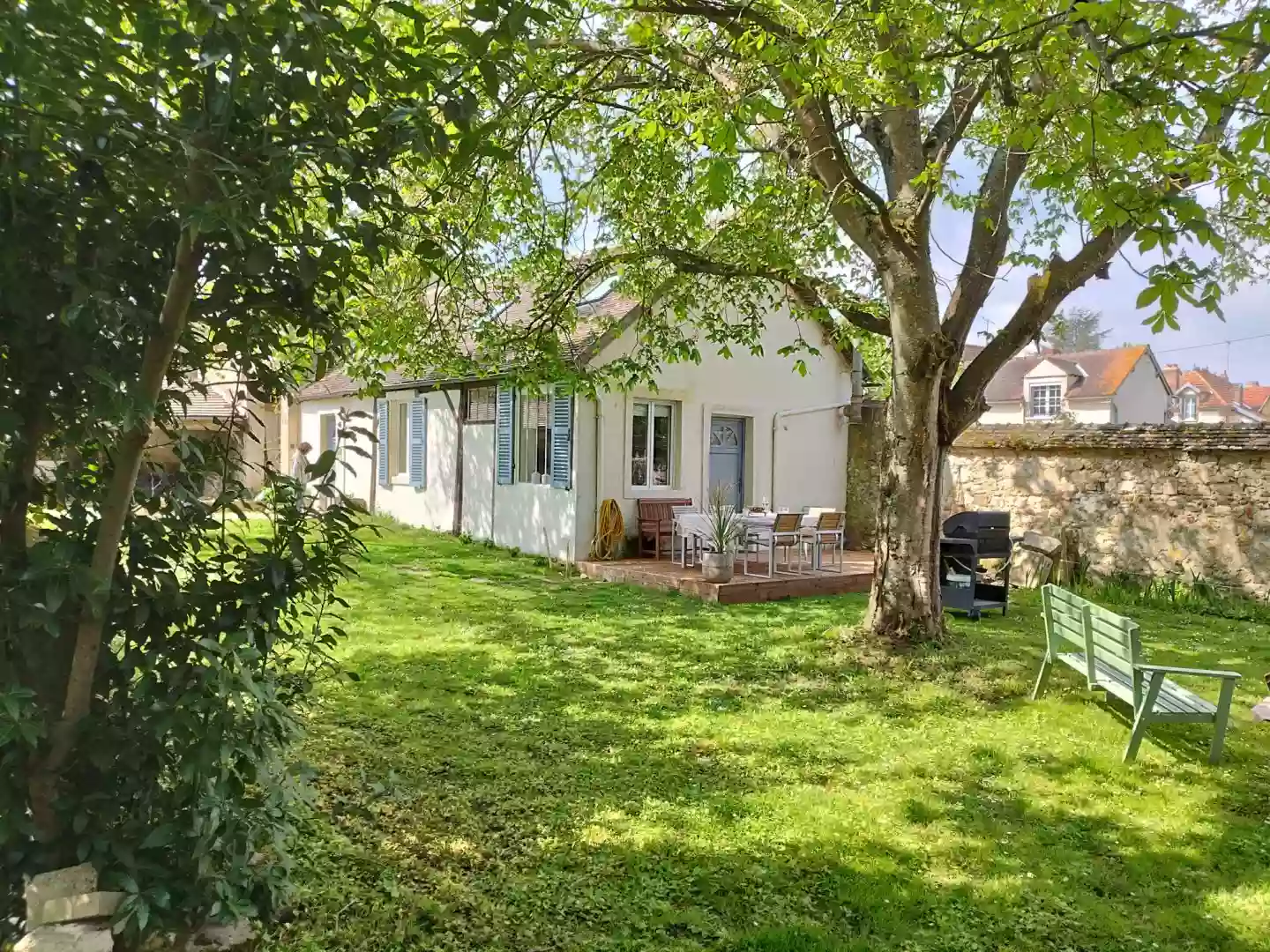 Baia une charmante maison a louer avec jardin