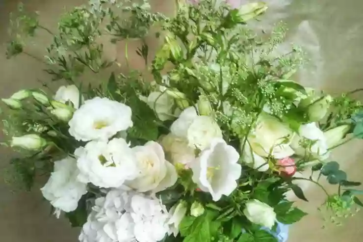 Vert Lézard (Fleurs) Bouquets de saison, champêtres, roses à parfum, livraison sur Paris