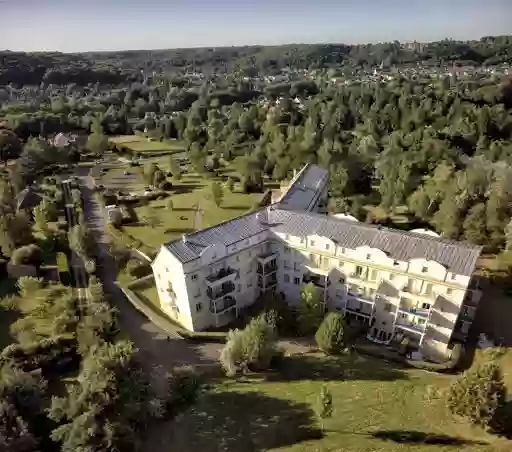 Hôtel Résidence Les Ducs de Chevreuse: Hébergement, Bureau, repas et Petit déj