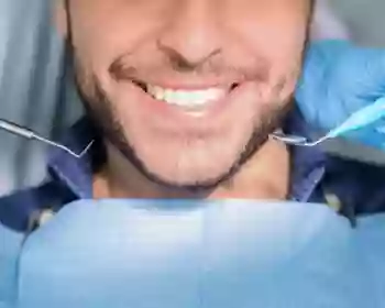 Dr David Azria - Dentiste Paris 19 - Facettes dentaires - Implant et prothèse dentaire - Invisalign - Parodontie