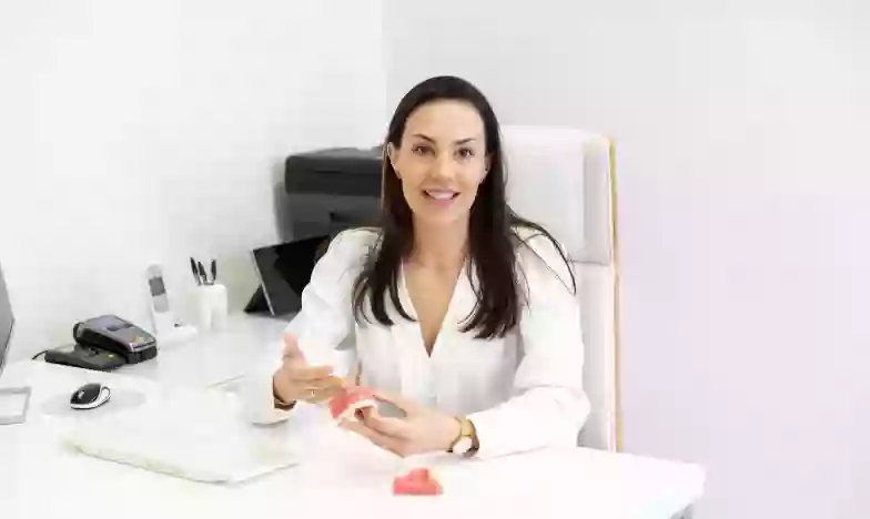 Dr Marta Hidalgo - Chirurgien-dentiste