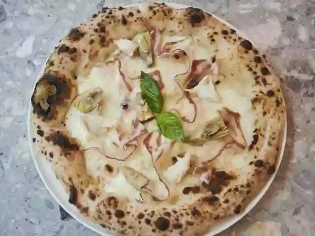 Metà e Metà Pizzeria