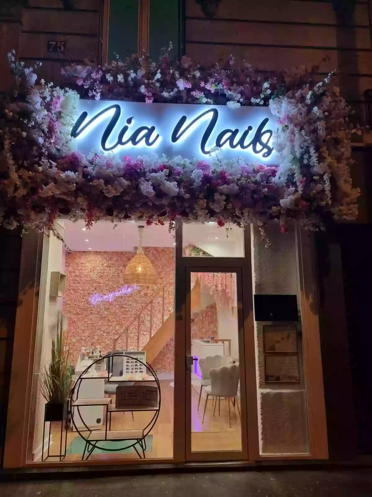 NIA NAILS