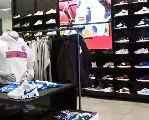 KIDS FOOT LOCKER