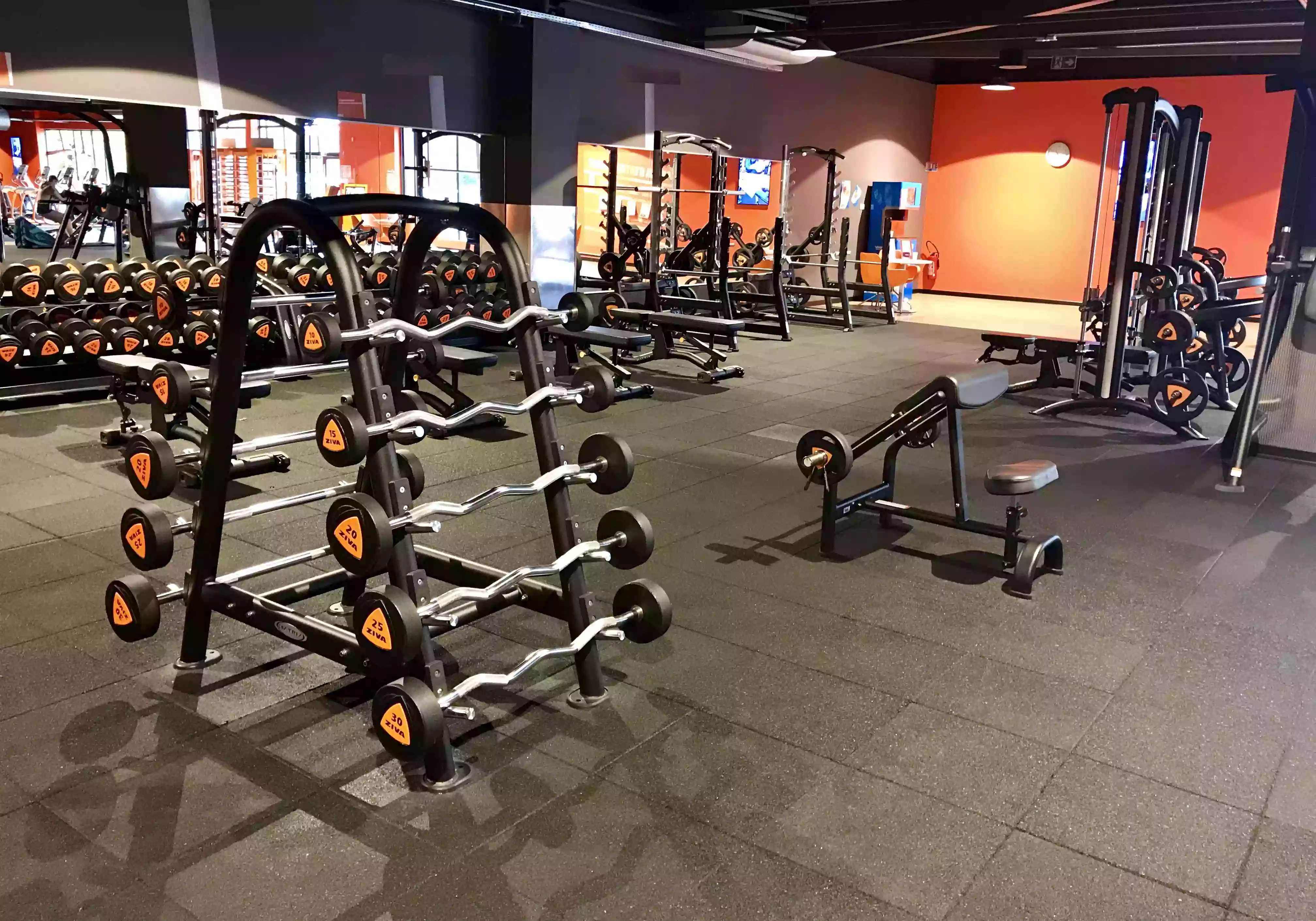 Basic-Fit Salle de Sport Chatellerault Rue Nungesser et Coli