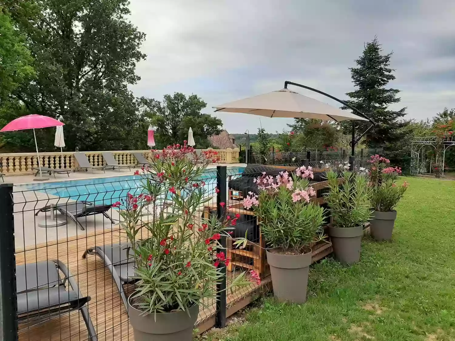 Domaine de Landrevie : Location gîtes avec piscines & court de tennis en Dordogne, Périgord Noir