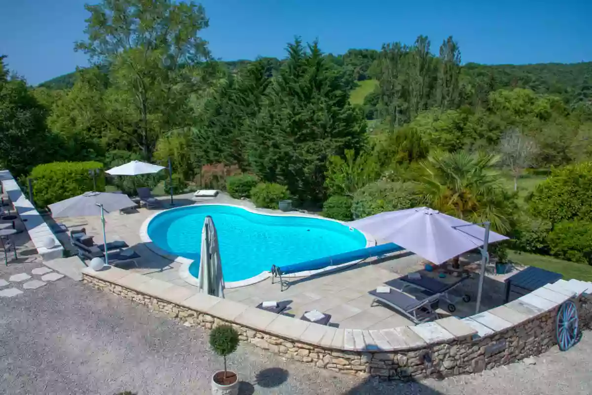 Domaine des Pierres Blanches - Chambres d'hôtes et gîte de charme avec piscine chauffée en Périgord Noir près de Sarlat