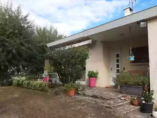 Chambre chez l'habitant la palatine. Lacassagne commune de Calmont de Plancatge - Rodez - Aveyron - Rouergue - Lévezou - Ségala