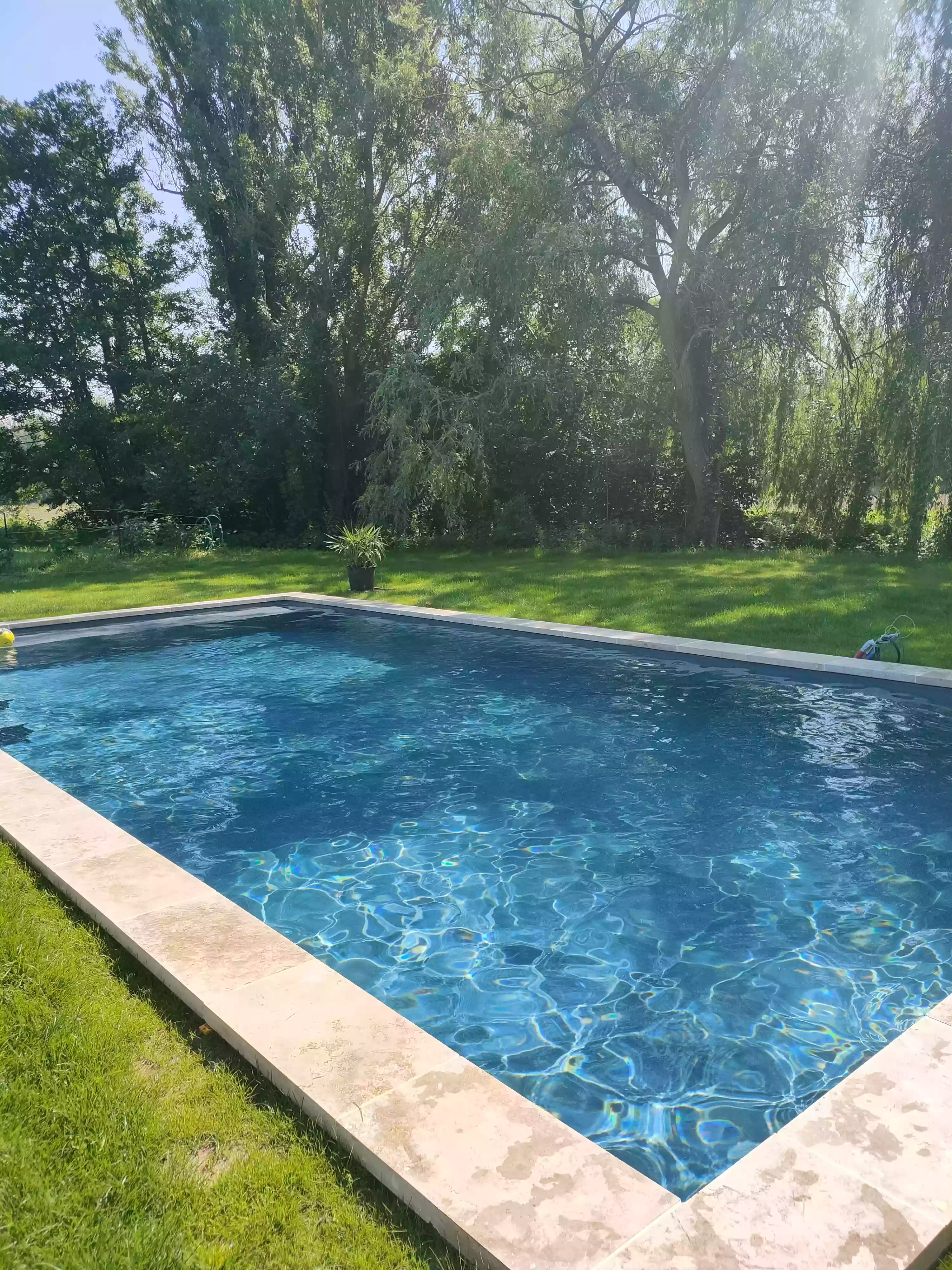 Le Moulin de Simorre : Location gîte familial en campagne au calme, avec piscine, en bord de lac et rivière dans le Gers