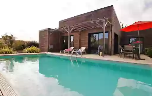 Villa CHACOU : Maison en Bord de Mer avec Piscine Privée Chauffée