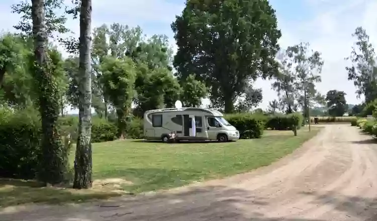 Camping De Mon Village de Nyoiseau (Aire Camping-Car Park)