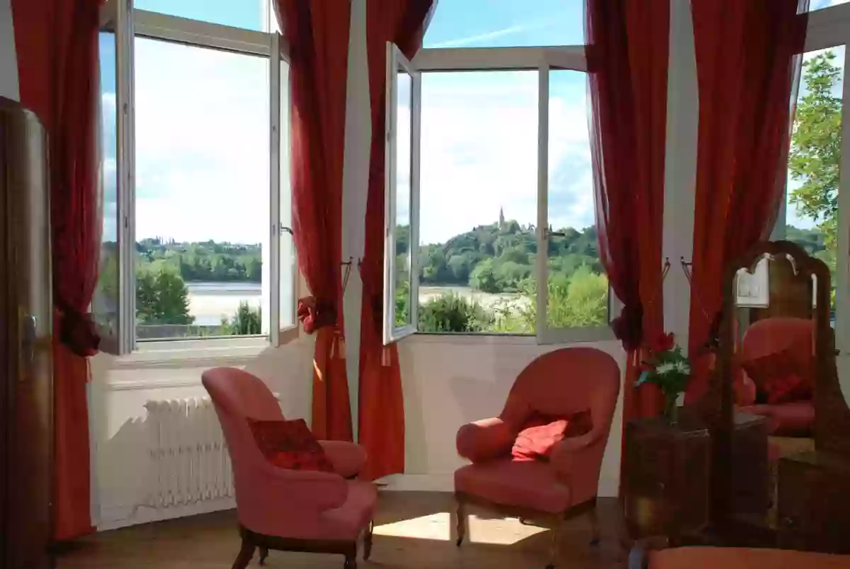 Domaine de l'Oie Rouge Chambre et Tables d'hôtes avec vue sur Loire, à Gennes Val de Loire, entre Saumur et Angers