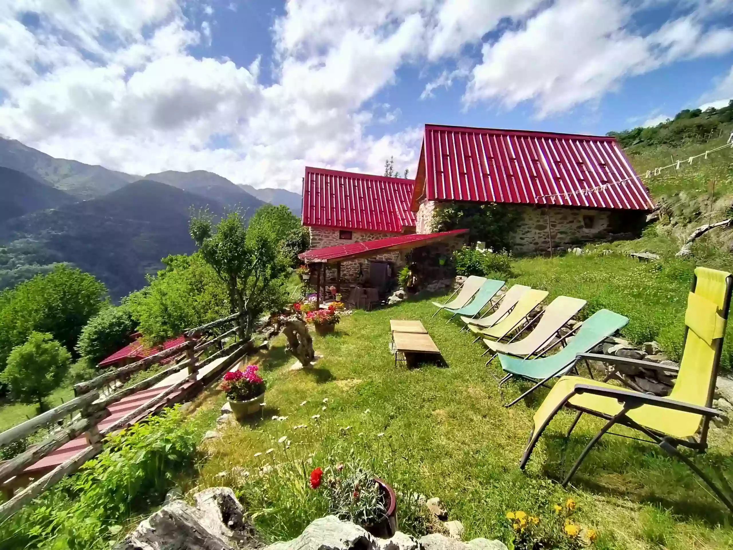 Les Toits Rouges: hébergement original, chambre et table bio, location en montagne près des hôtels d'Auron