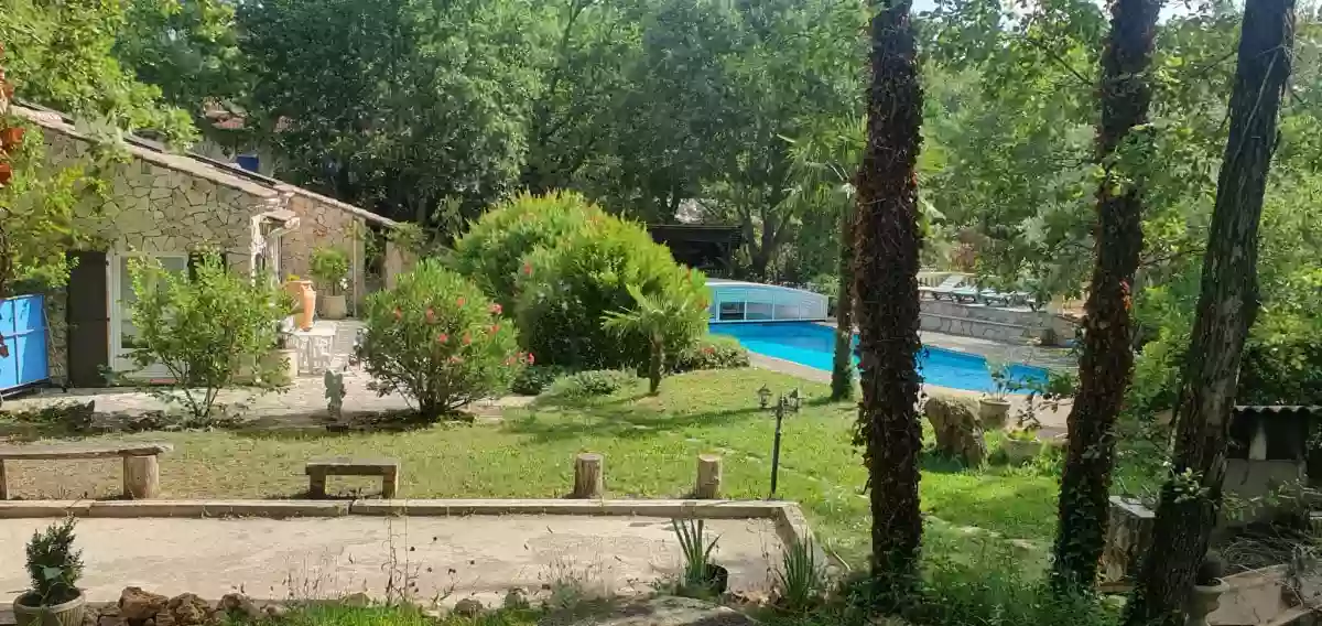 Le Donjon des Combes et son jacuzzi