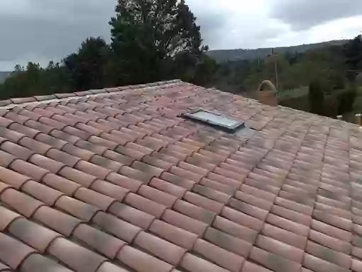 Urgence fuite de toit réparation toiture néttoyage toiture couvreur Alpes de haute provence 04