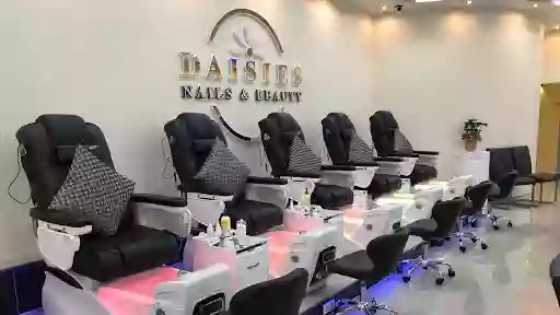 Daisies Nails & Beauty | Nagelstudio in Mannheim