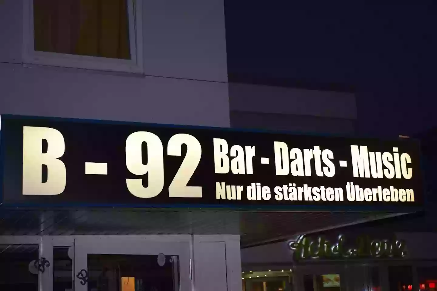 B - 92 Bar - Darts - Music