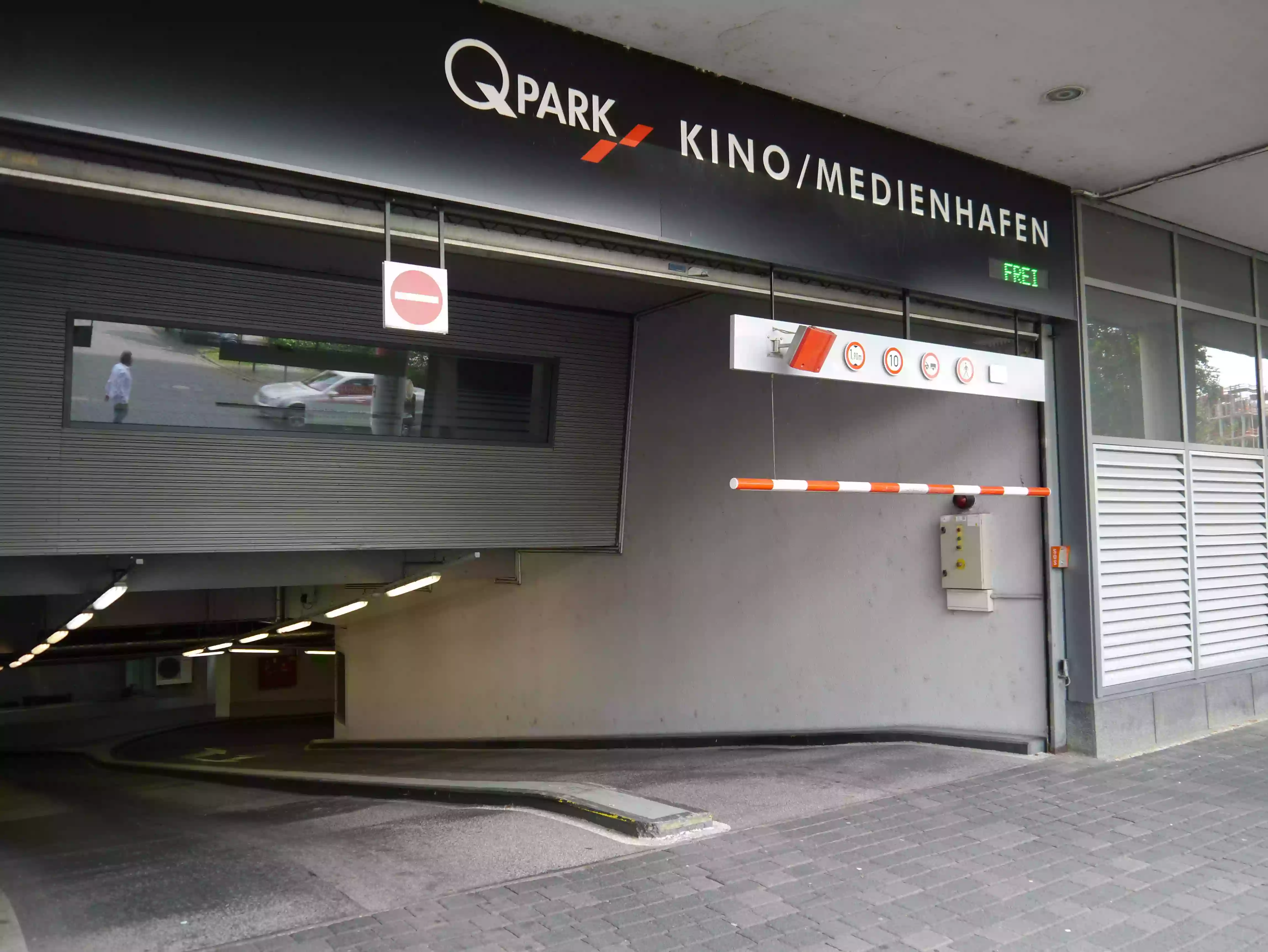 Q-Park Medienhafen / Kino