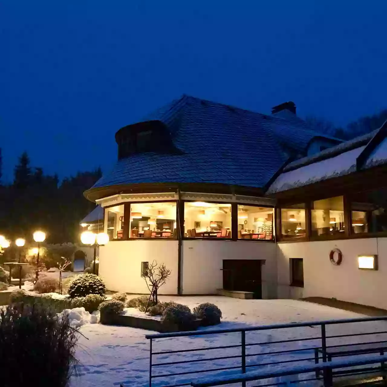 Fischerklause am Lütjensee und Bootshaus der Fischerklause