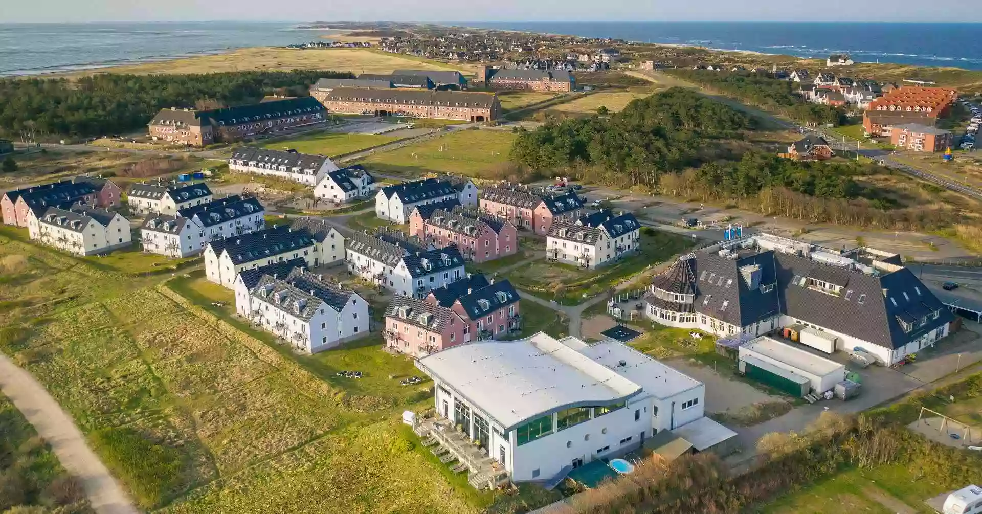 Schwimmbad und BLUE SPA des TUI Blue Sylt