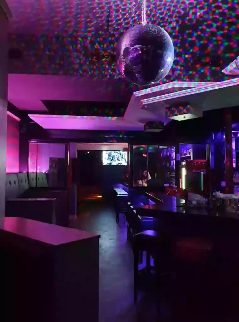 L1 Bar Club
