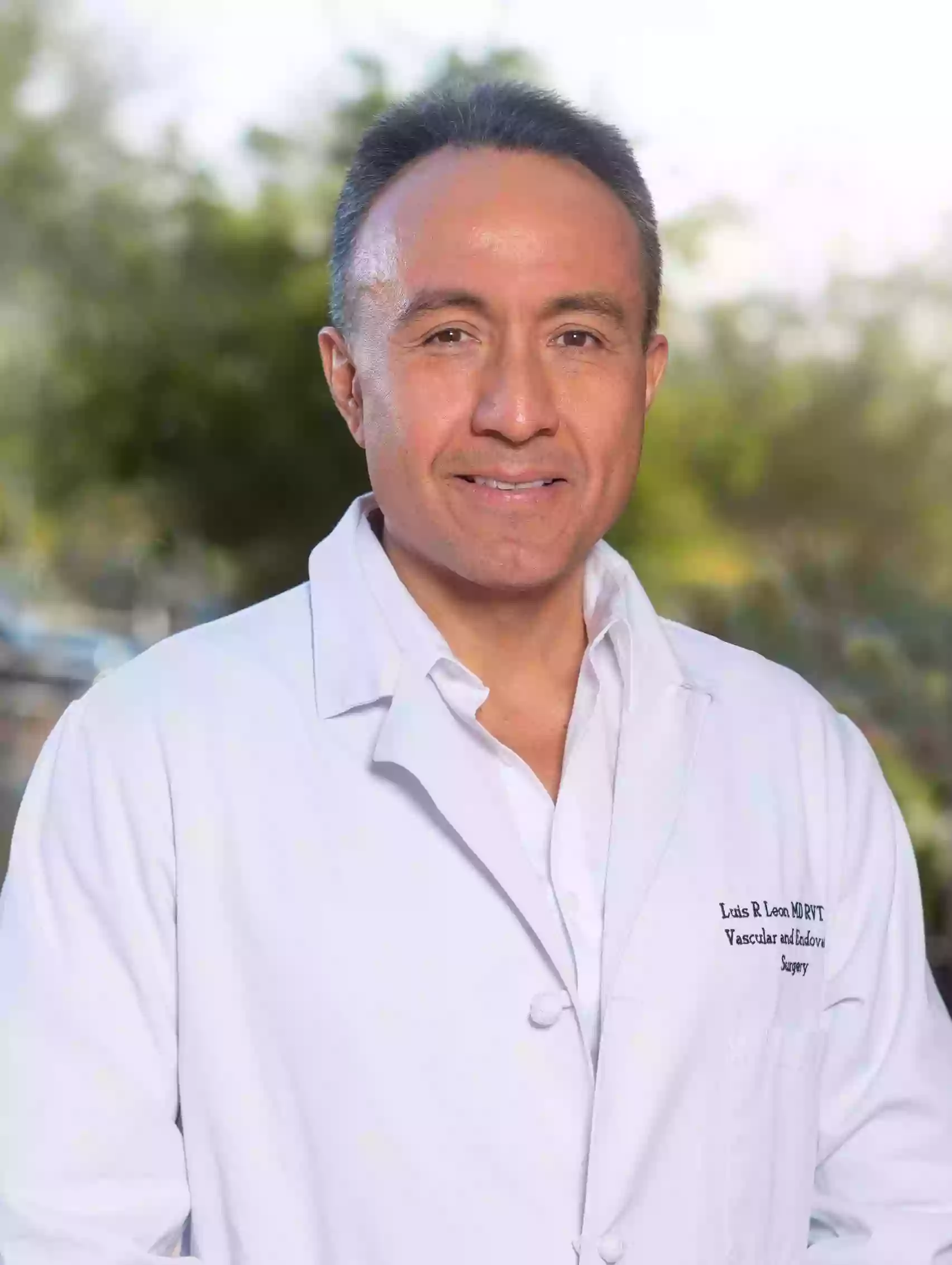 Dr. Luis Leon