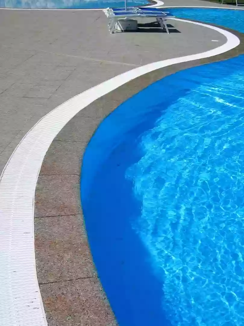 A Splash Above Pool Care