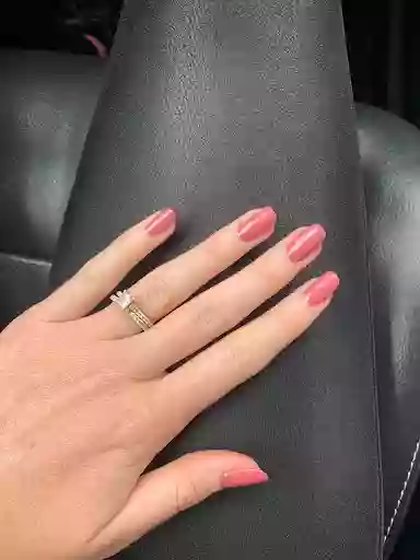 International Nails