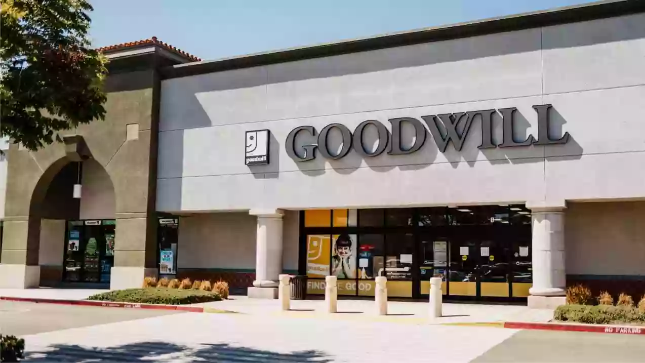 OC Goodwill Boutique Huntington Beach