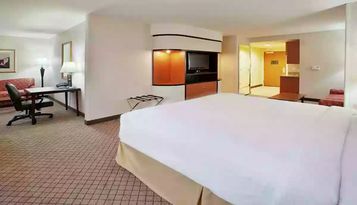 Holiday Inn Express & Suites Lincoln-Roseville Area