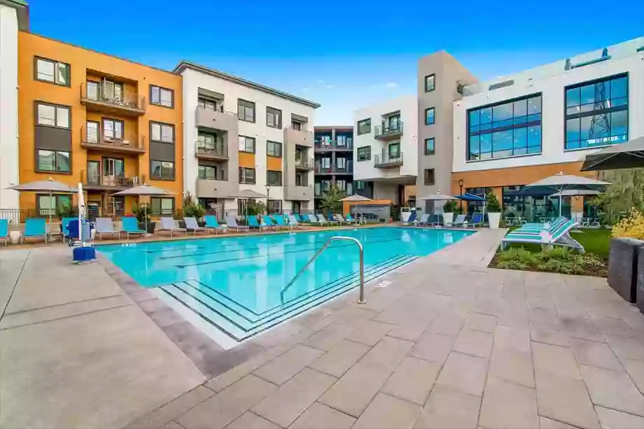 Global Luxury Suites in Menlo Park