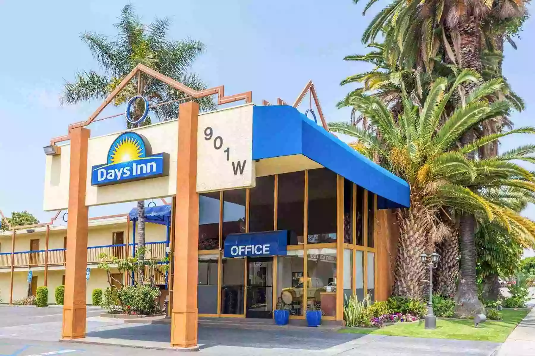 Days Inn Hotel by Wyndham Los Angeles LAX Airport