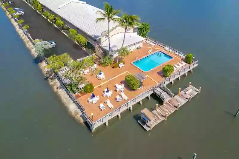 PALM BEACH Waterfront Suites