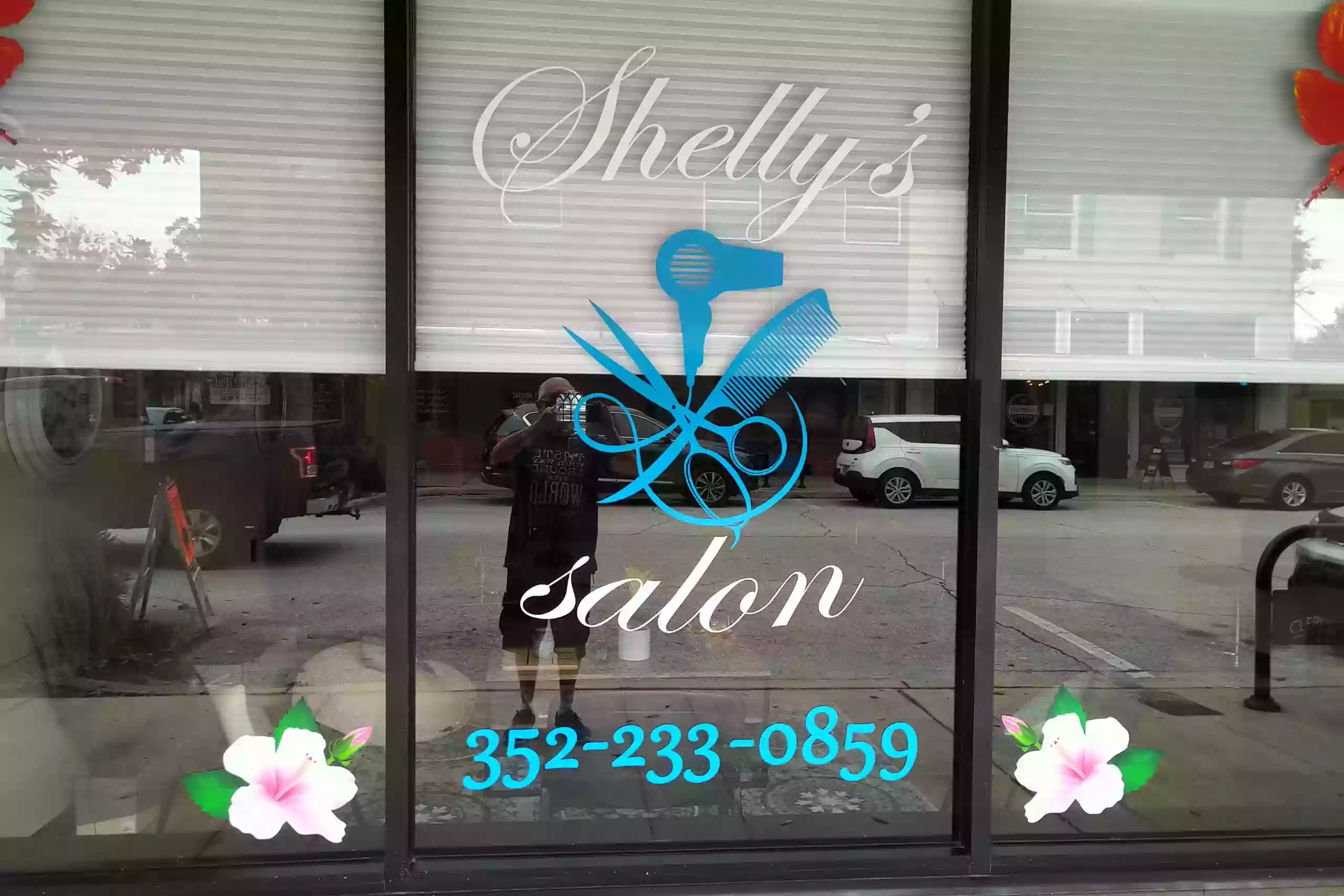 Shelly’s Salon