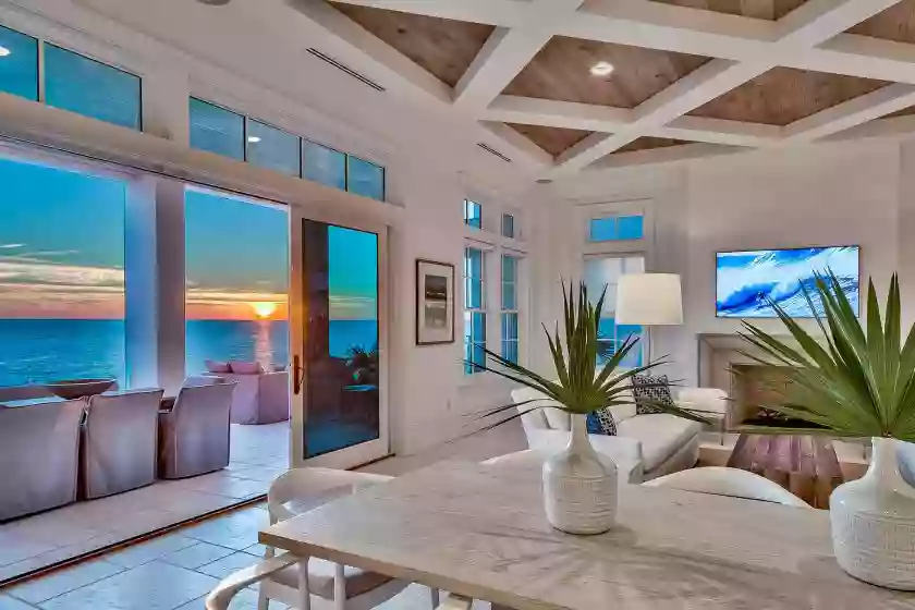 Villa Sandy Shores, Luxury Vacation Rental, 6 br
