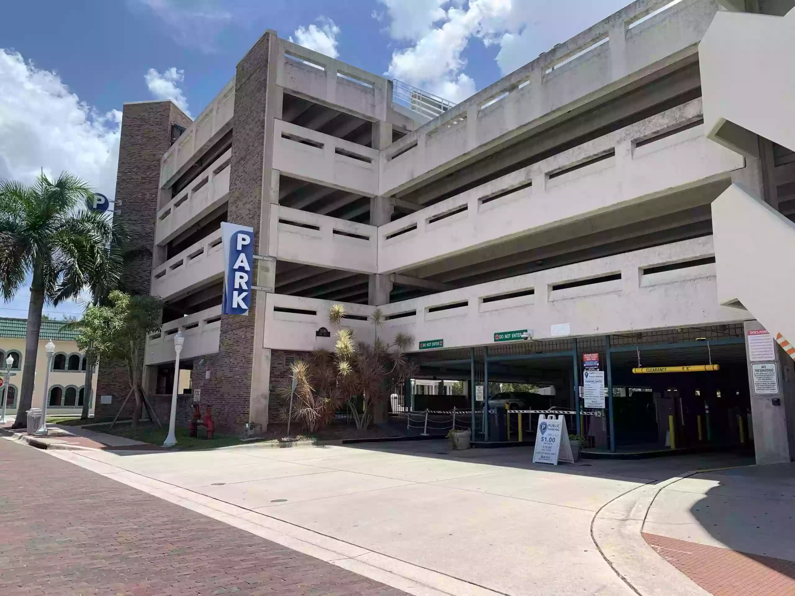 Denison Parking Main St. Garage