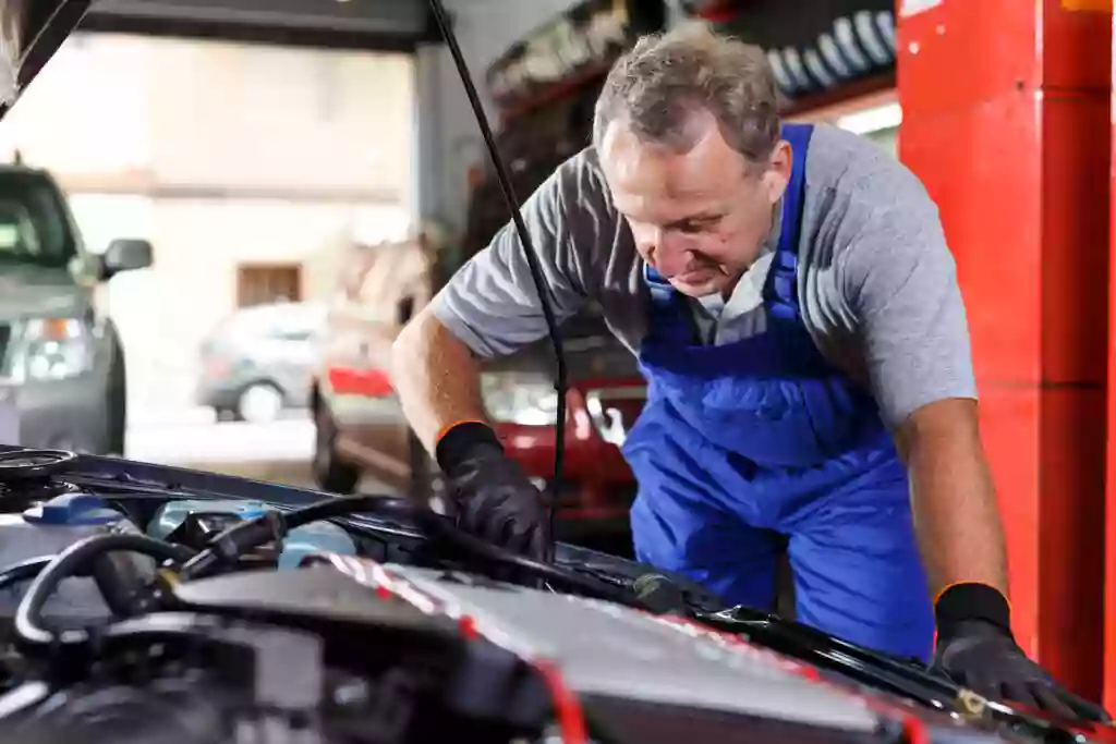 Schoolyard Auto Repair