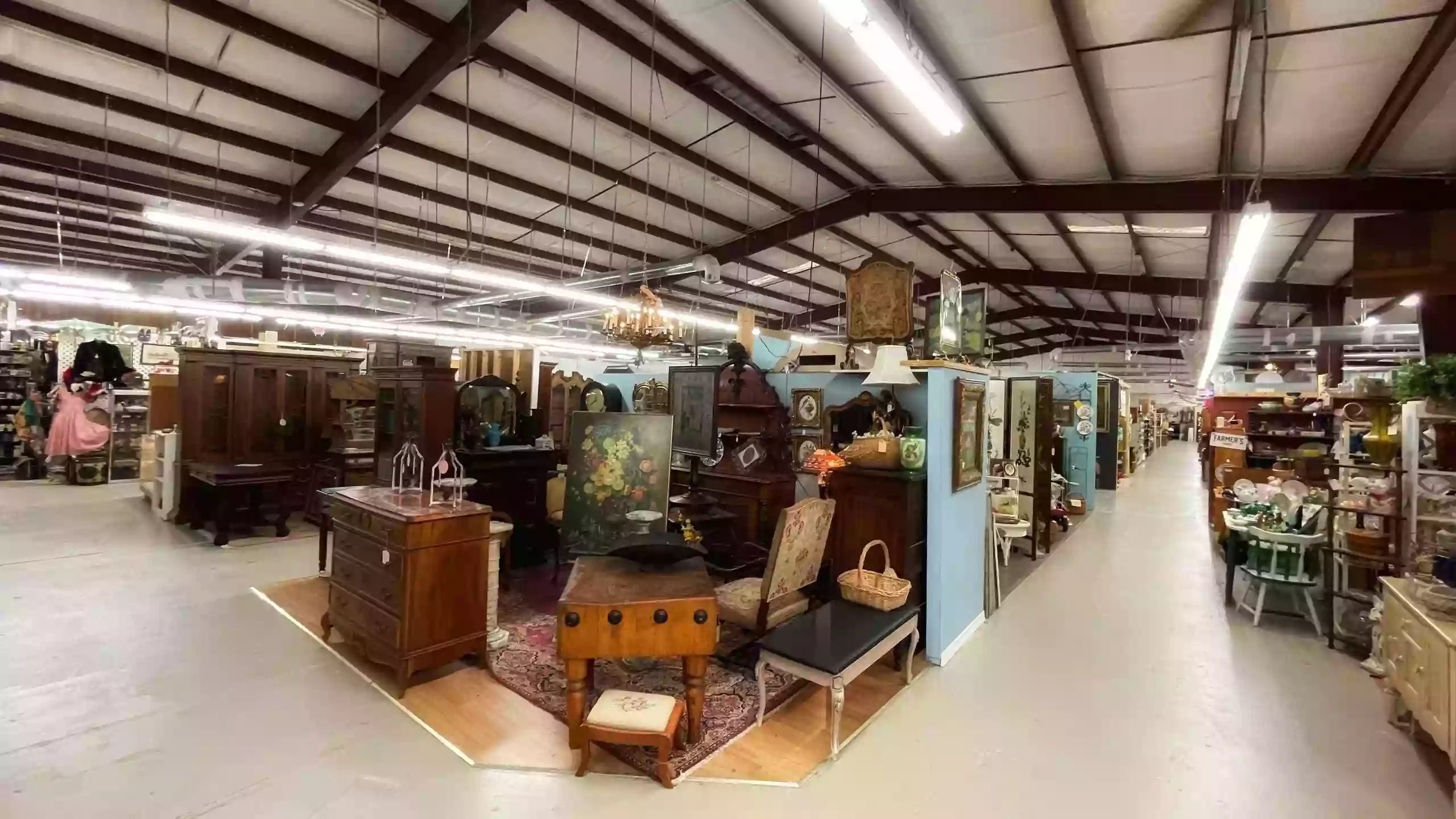 Big Peach Antiques Mall