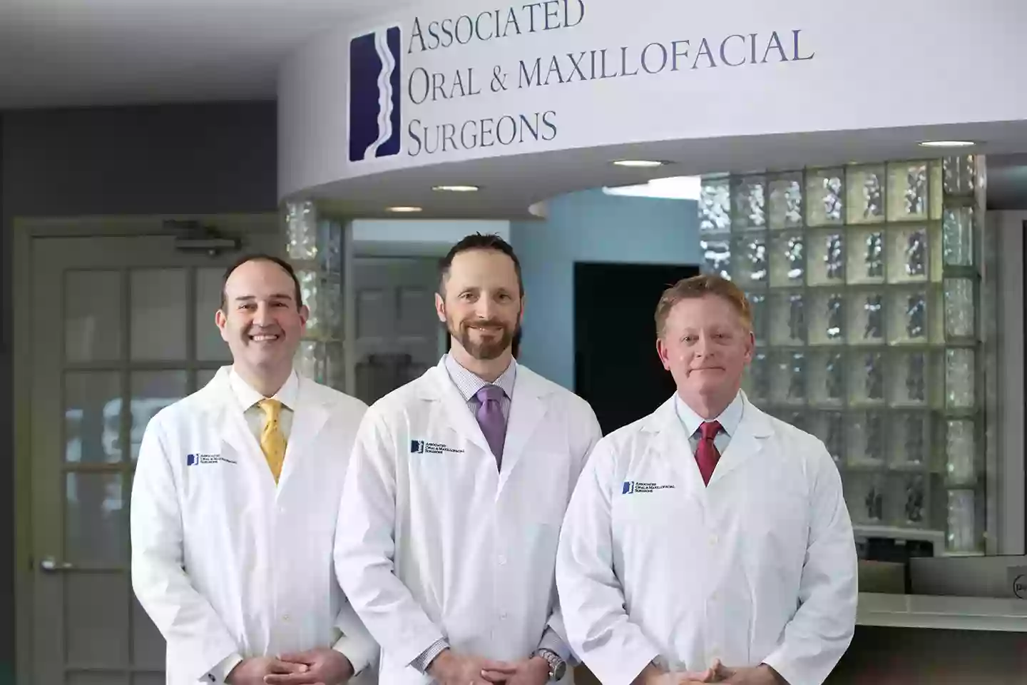 Associated Oral & Maxillofacial Surgeons - Dental Implants in Galesburg