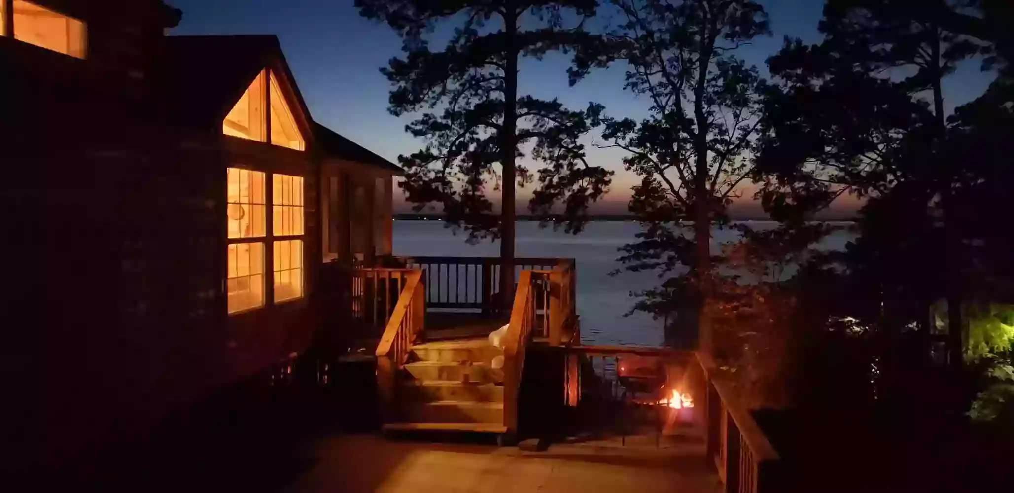 Tiny Toledo - Lakefront Cabin