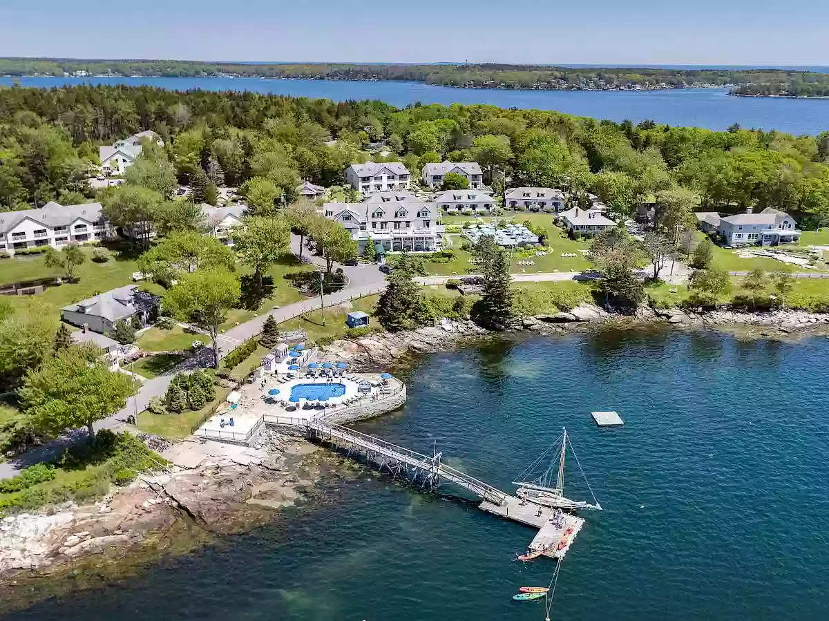 Spruce Point Inn Resort & Spa