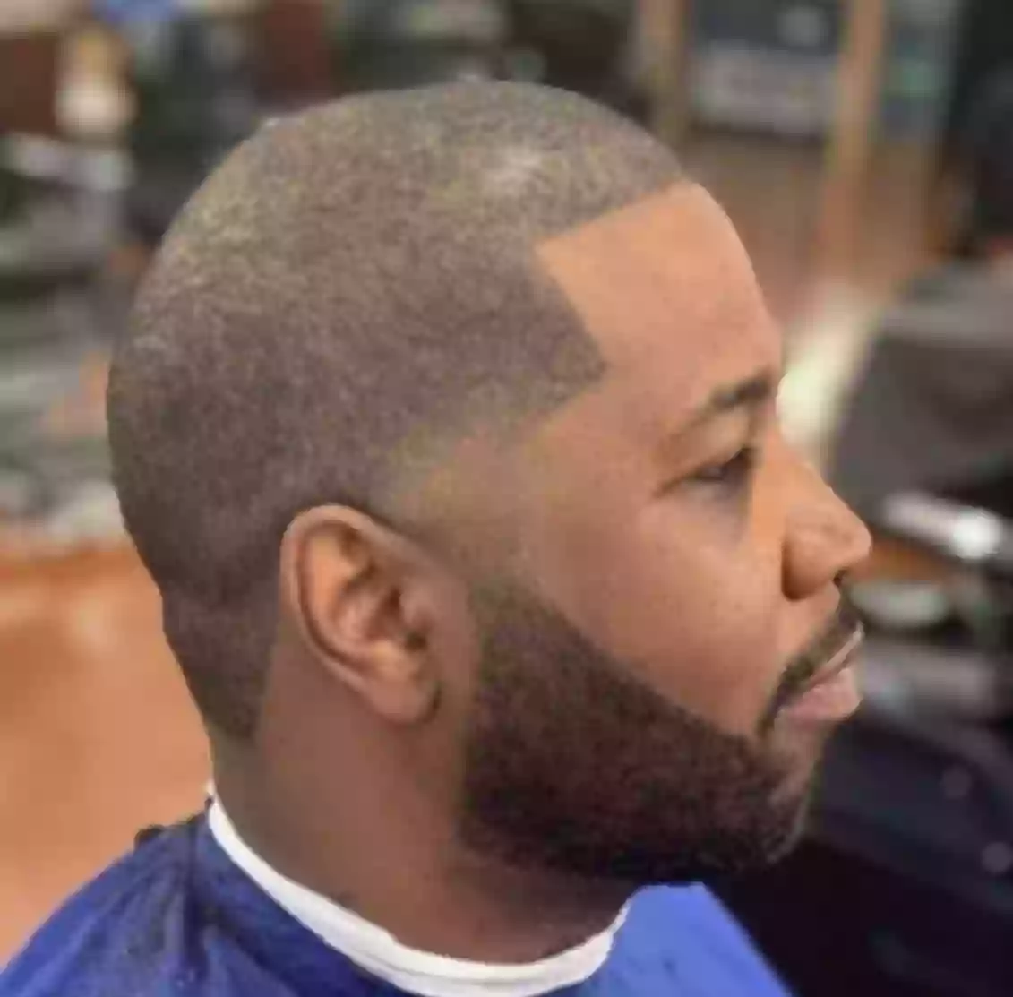 Dee's Famous Cuts Barber shop