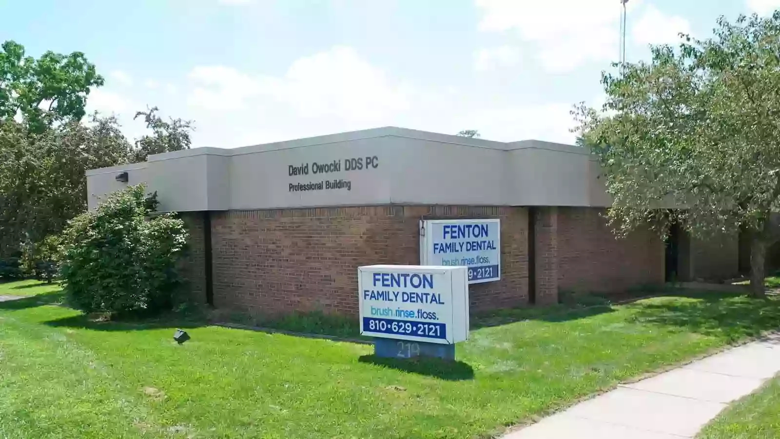 Brush Rinse Floss of Fenton