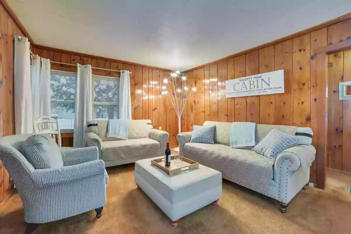 Knotty Pine Cabin Rental