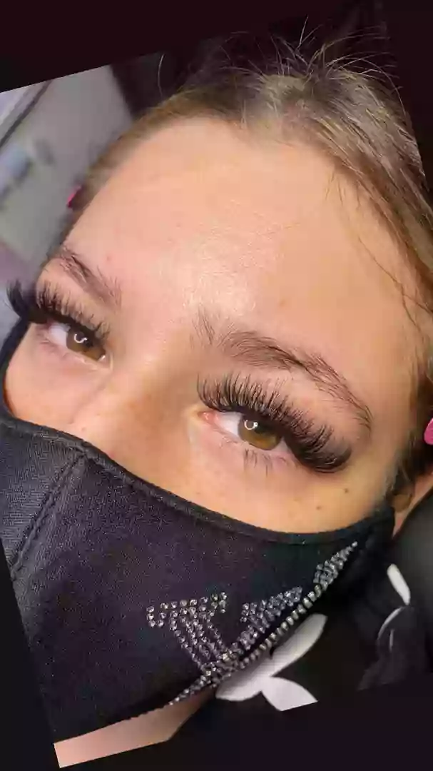 Latina Lashes